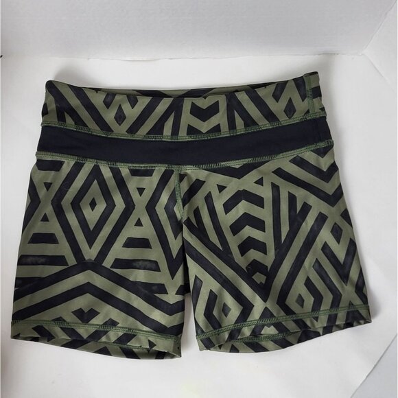 LuluLemon Pants - LuluLemon Women's Sport Workout Chevron Print Yoga Shorts Size Small